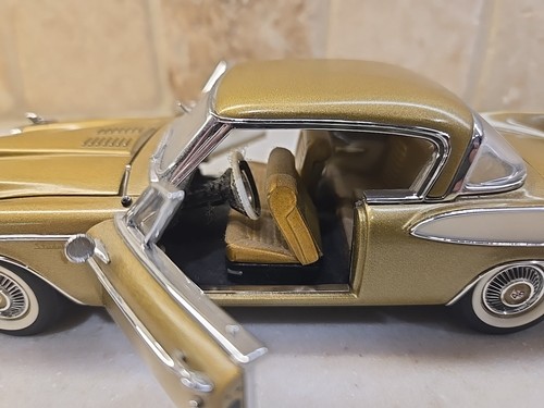 Danbury Mint 1957 Studebaker Golden Hawk 1:24 scale Highly Detailed Diecast - Picture 16 of 18