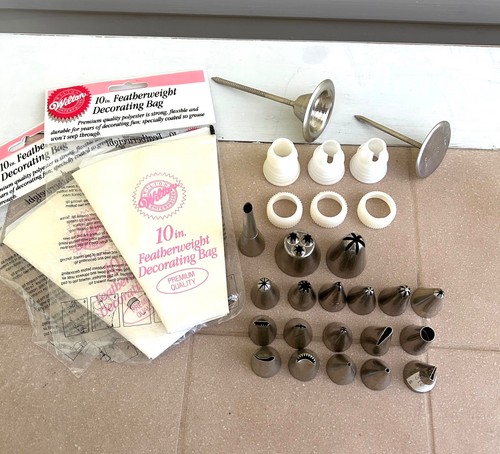 29 Piece Wilton/Ateco Decorating Tips, Couplers, Nails, Bags