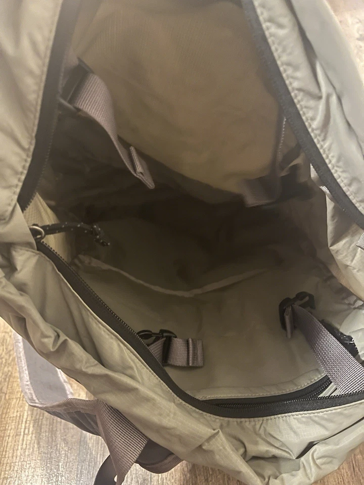 Сумка с короткими ручками Patagonia LWT серая рюкзак 2 в 1 упаковываемая - Изображение 3 из 4