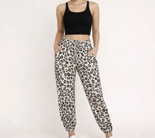 Women  s Medium Leopard Print Pants