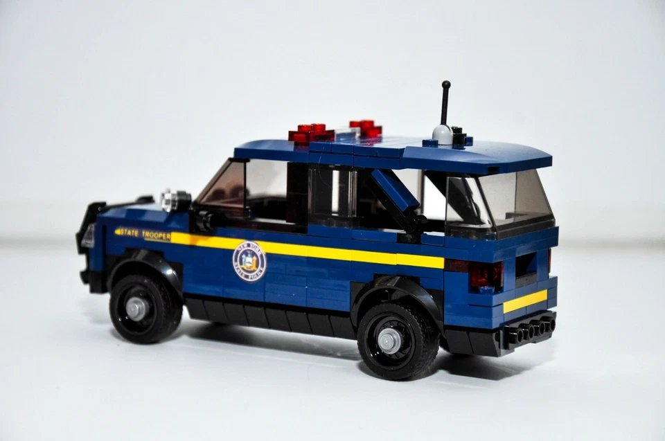 Camión Interceptor NYSP modelo State Trooper compatible construido con ladrillos LEGO® Foto 2 de 3