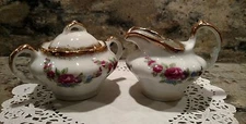 SMALL VINTAGE UNMARKED CERAMIC CREAMER WITH LIDDED SUGAR BOWL 