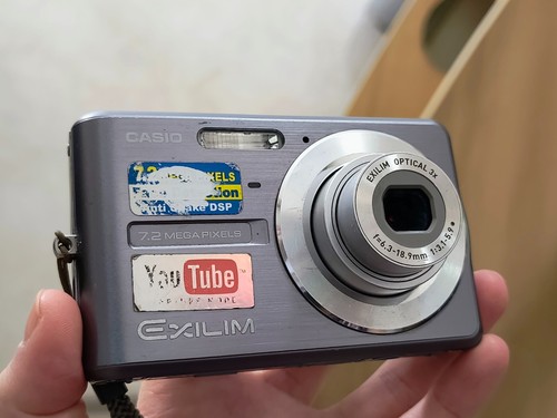 Casio EXILIM EX-Z12 7.2MP Digital Camera - Gray Fully Working Great Shape - Picture 5 of 18