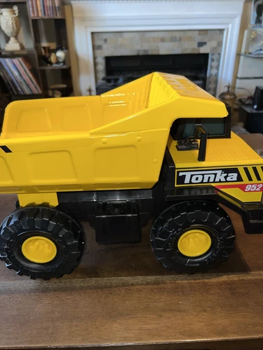 2020 Tonka Toy Mighty Dump Truck 952 Hasbro Steel Classic Yellow Metal