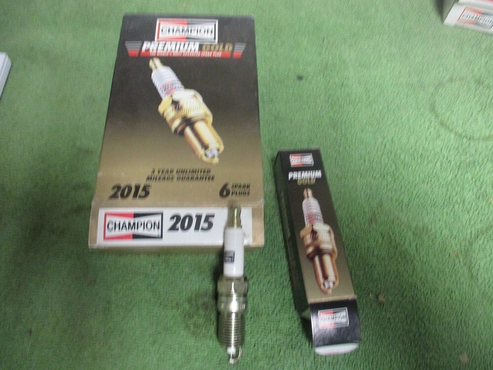 6 NOS new Premium Gold Champion Spark Plugs 6 # 2015 R42LTS / Champion # 401