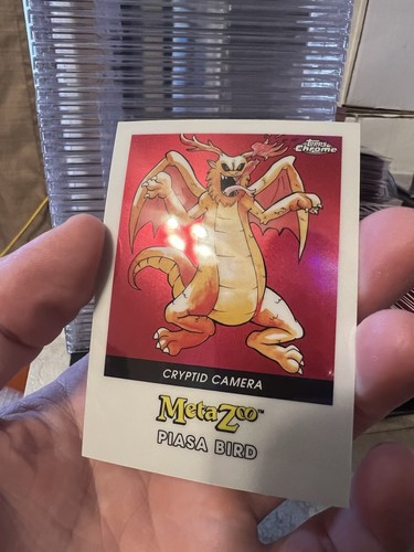 2022 Topps Chrome Meta Zoo Red Cryptid Camera Piasa Bird No. 47-F - Picture 6 of 9