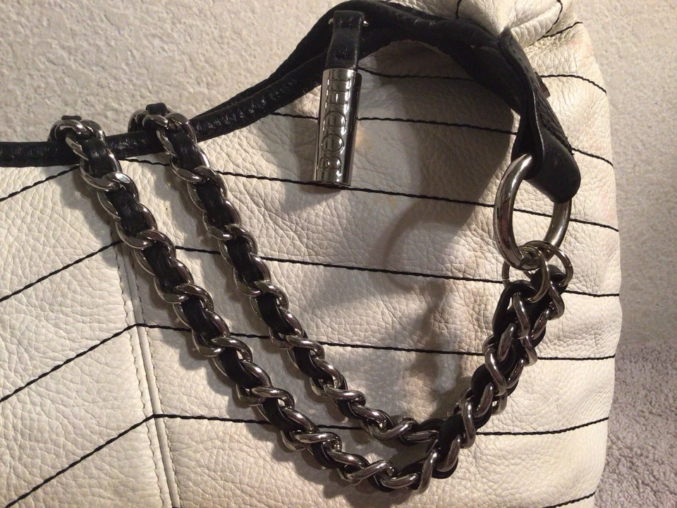 Bolso de hombro Bodhi Hobo de cuero blanco/negro Foto 2 de 4