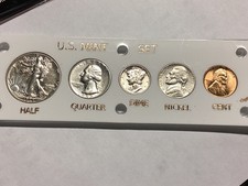 **SUPER SALE**1942”WAR YEAR” Mint Set in Capital Plastics Display  - Nice Coins