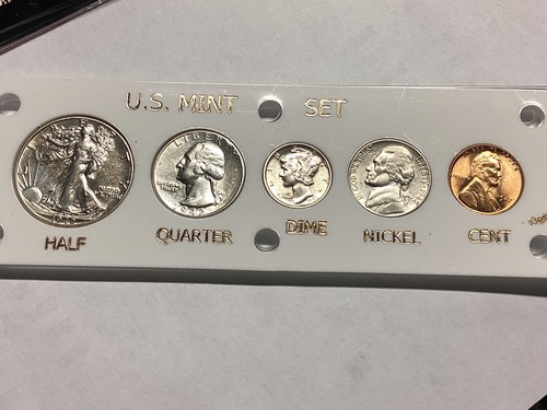 **SUPER SALE**1942”WAR YEAR” Mint Set in Capital Plastics Display - Nice Coins - Picture 1 of 2