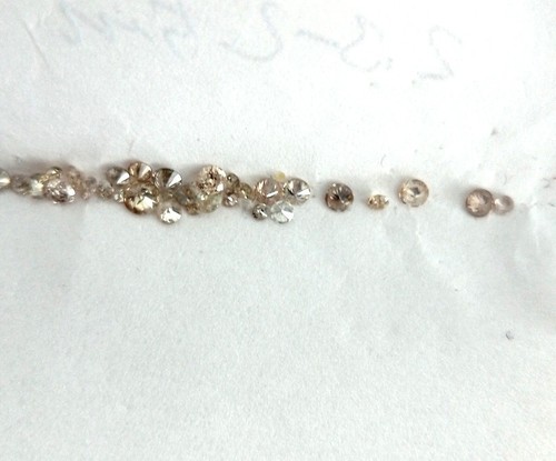0.91ct Faint to Light Fancy color Diamond parcel, 100% Natural Untreated Gems - Picture 3 of 4
