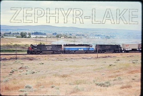 ZL-2557 Original Slide SP (2) C628 GN SDP45 Freight TOFC Action Pasco WA 1970