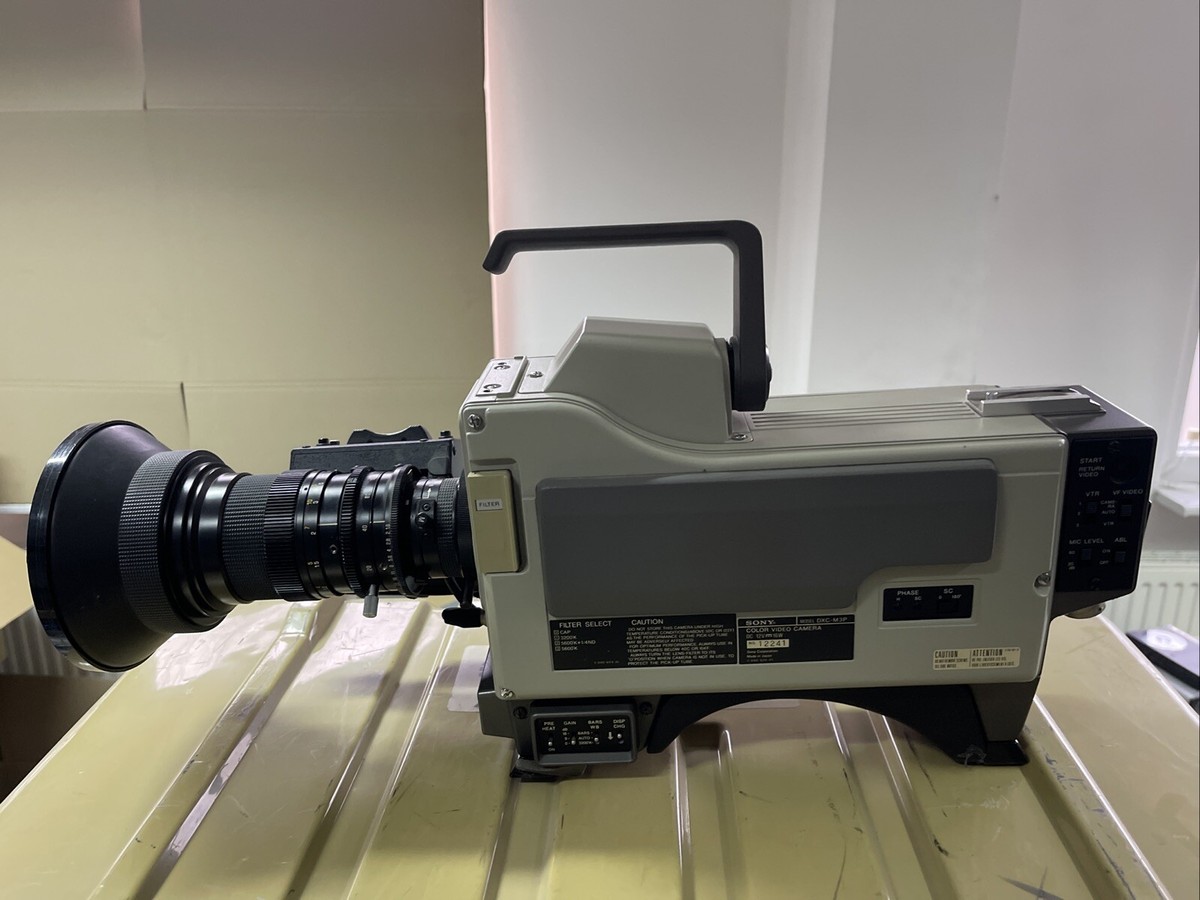 SONY DXC-M3 業務用カメラ SONY DXC-M3 3CCD Broadcast Camcorder / Kamera + Case + Viewfinder