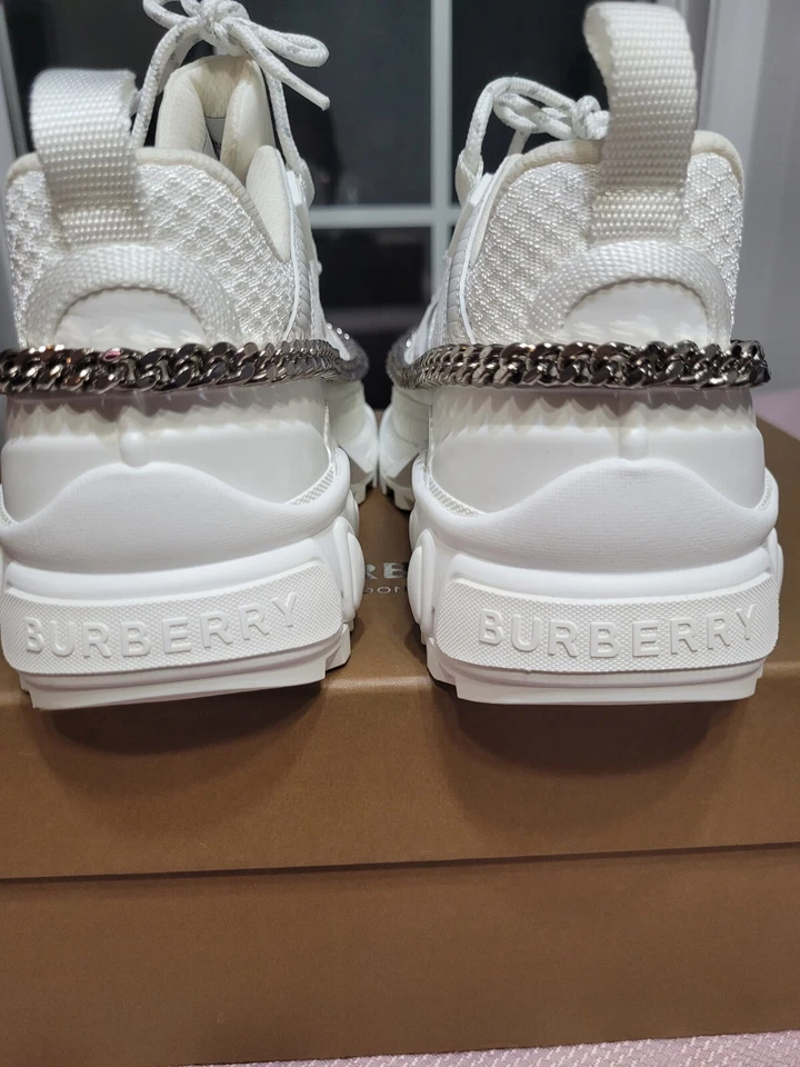 Zapatilla deportiva gruesa Burberry Arthur Chain Link para mujer talla 7 Foto 4 de 4