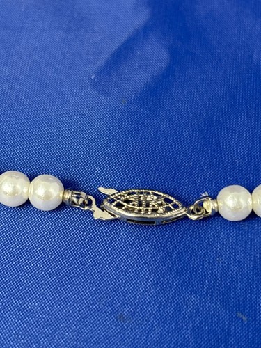 Vintage Plastic Faux Pearl Necklace Clear Rhinestone Silvertone Fishhook Clasp - Picture 3 of 5