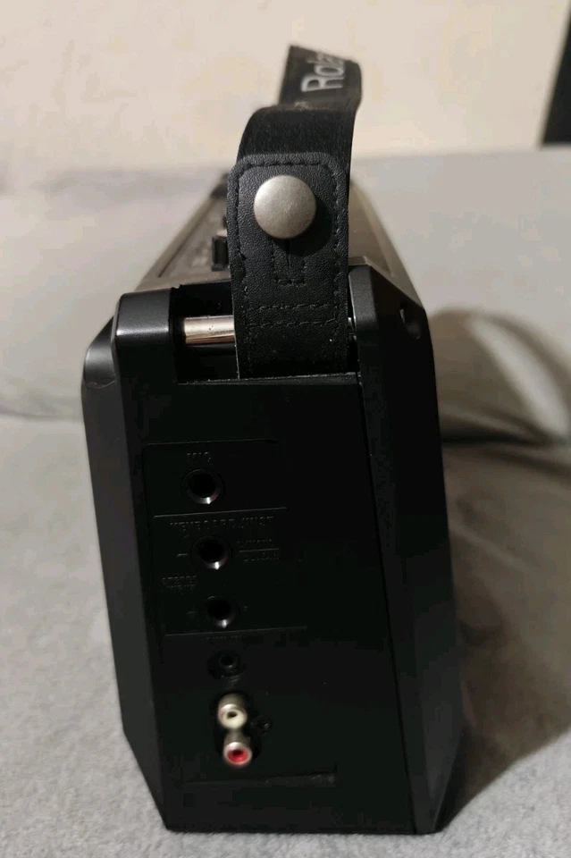 ROLAND Mobile Cube Battery Powered Portable Stereo Amplifier - Image 4 of 4