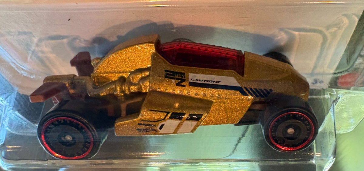 2026 HOT WHEELS TREASURE HUNT GOLD 2 JET Z 4/5 HW DREAM GARAGE 147