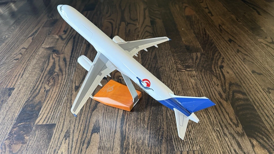 Modelo fundido a presión de resina de carguero 1:100 Sine Draco A321 SDF Foto 3 de 4