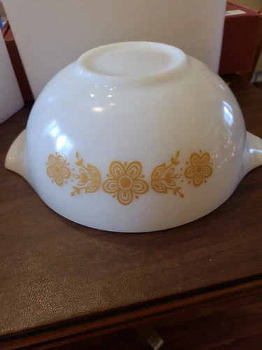 Pyrex Butterfly Gold 443 2.5 Quart Bowl
