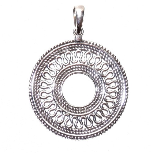 Nepal PTI India 925 sterling silver Artistic Round Pendant for a Necklace Nice