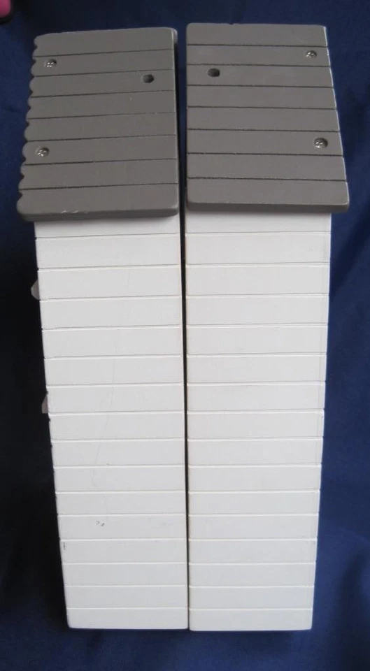 Mini casa de muñecas portátil Pottery Barn Kids de madera 12x5x5 casa plegable solamente Foto 4 de 4