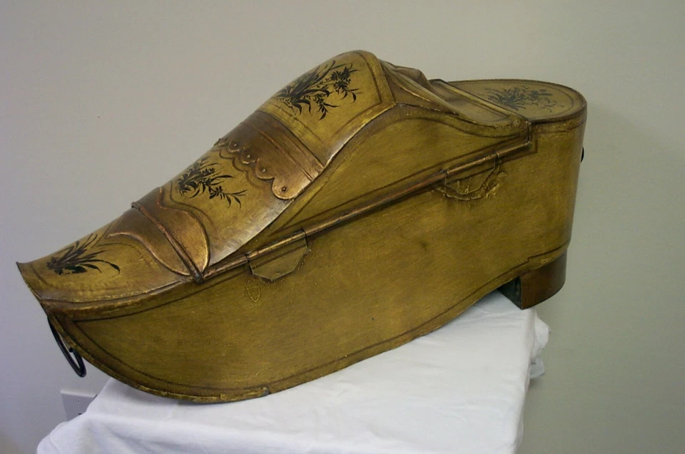 Contenedor Tole antiguo, zapato holandés, c1890 Foto 4 de 4