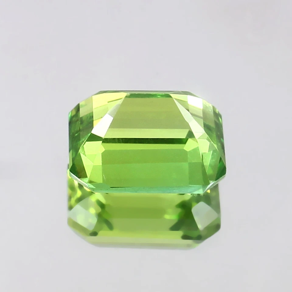 AAA Flawless Ceylon Peridot Green Sapphire Loose Radiant Cut Gemstone 10x8 MM - Image 4 of 4
