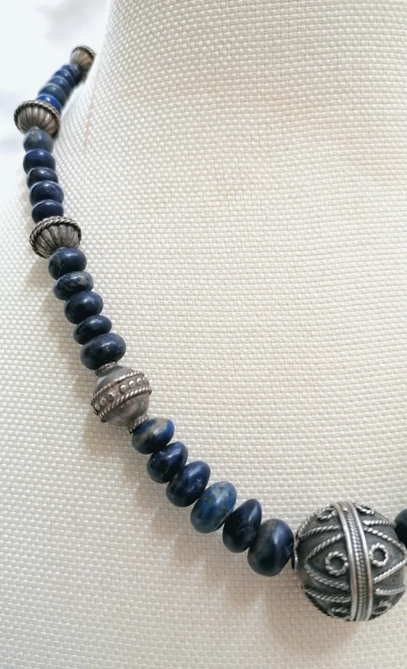 ANTICA BELLISSIMA COLLANA ETNICA IN AUTENTICO LAPISLAZZULO E ARGENTO. - Immagine 4 di 4
