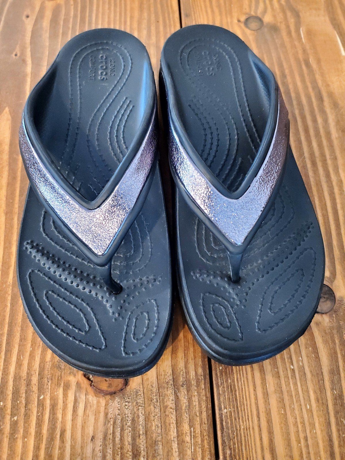 Crocs Flip Flops Sandals Womens Size 8 Silver Black Metallic Comfort-image