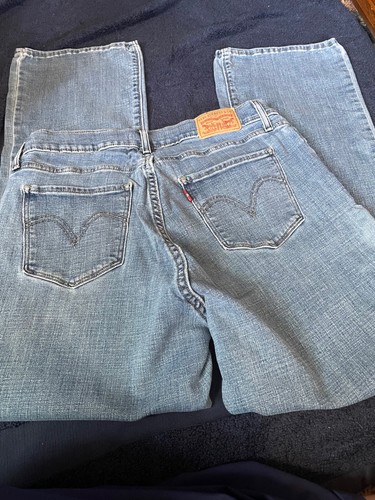 Levi 31 x 30 curvy bootcut - two pair jeans - Picture 4 of 4
