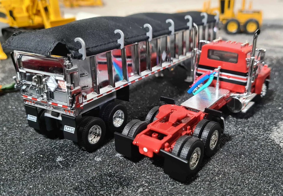 1/64 DCP FORD LTL 9000 WITH TIPPER TRAILER NEW TOOLING 60-1799 - Image 2 of 4