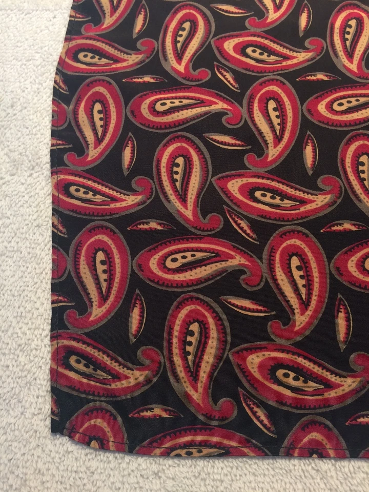 MENS POCKET SQUARE 100% POLYESTER 10" X 10" BLACK WITH RED AND GOLD PAISLEY NWOT - Image 2 of 4