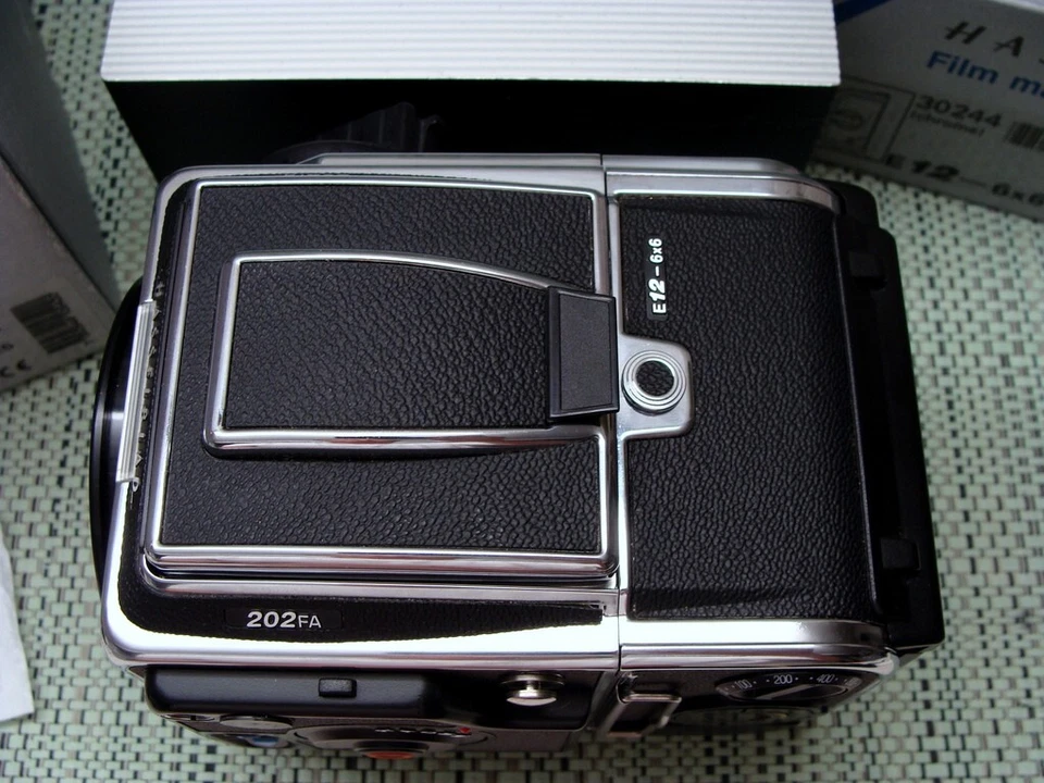 Hasselblad 10546 - 202FA Camera Body A12 6x6 "neuwertig/ serviced" - OVP! - Bild 3 von 4