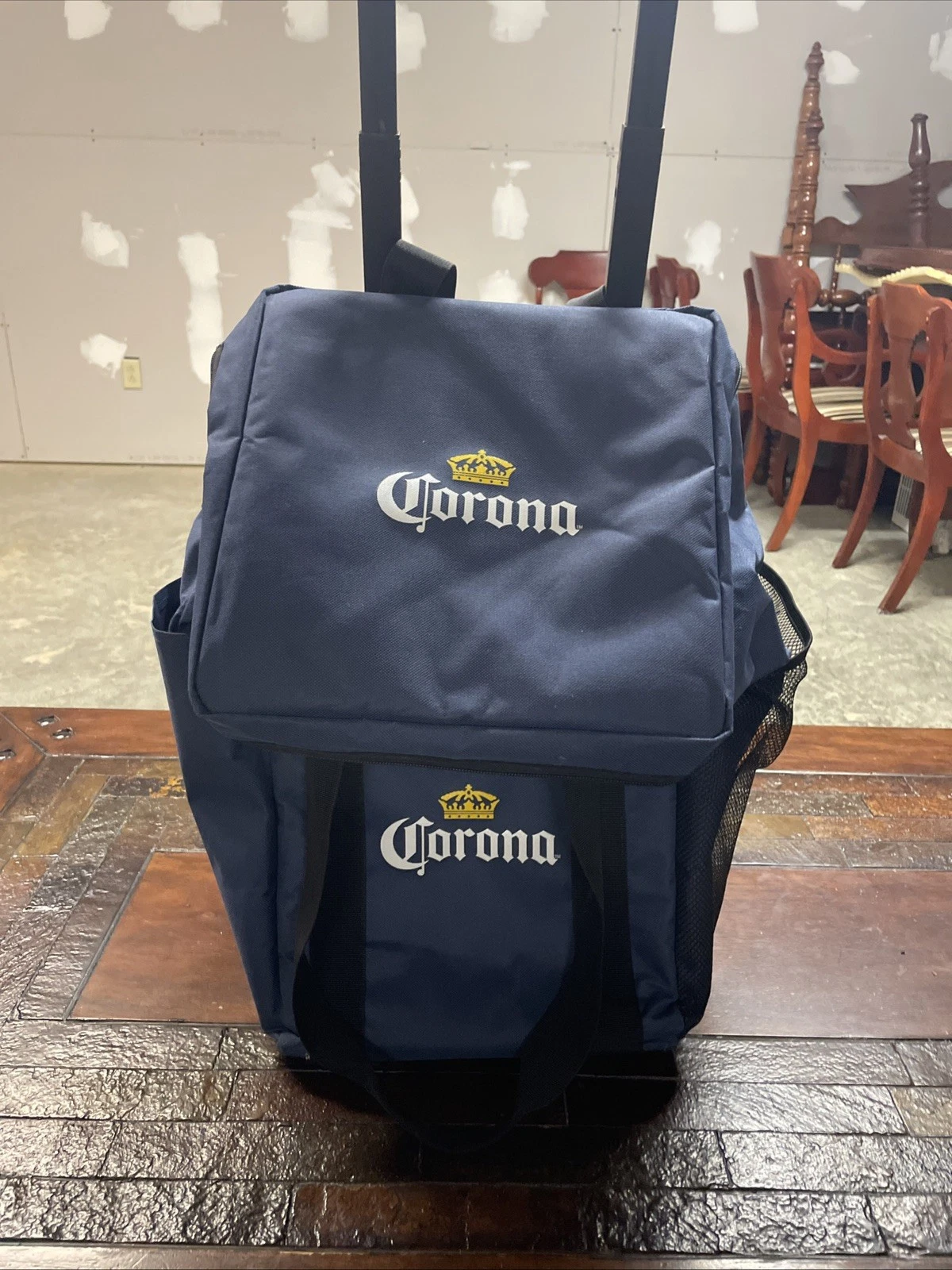 CORONA BEER SOFT SIDE INSULATED ROLLING BEVERAGE COOLER BEACH BAG NAVY BLUE NEW
Opens in a new windo