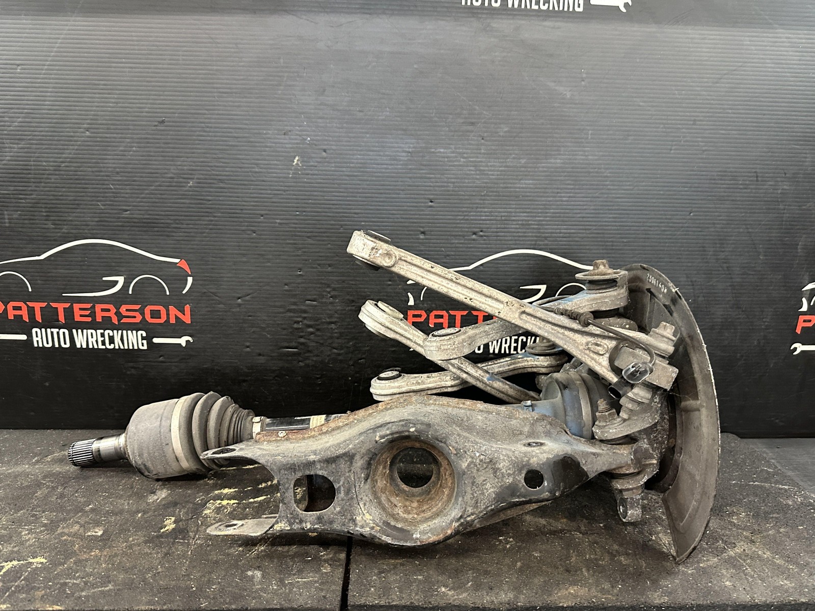 14-17 MASERATI GHIBLI REAR DRIVER LEFT KNEE SPINDLE KNUCKLE AXLE STUB HUB