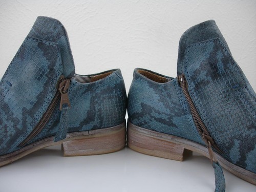 Women's 8.5 9 39 MJUS Blue Snakeskin Embossed Leather Boots Booties Shooties Zip - Picture 2 of 14