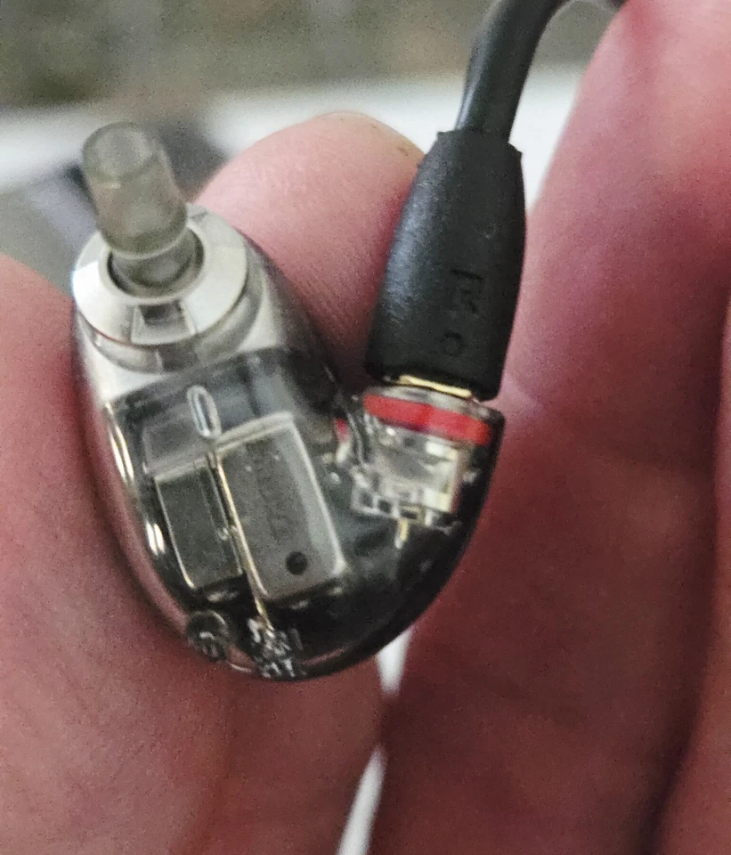 Shure AONIC 5 Sound Isolating Earphones Black - No Original Box Or Accessories - Image 3 of 4