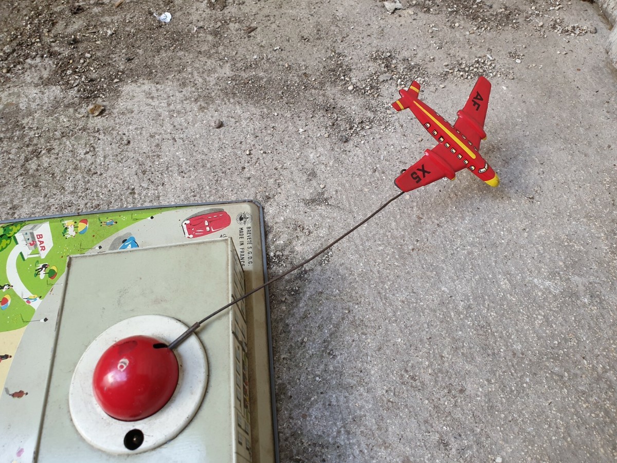 Ancien jouet toys Joustra en tôle aéroport avec avion looping 1950-1959 France | UK