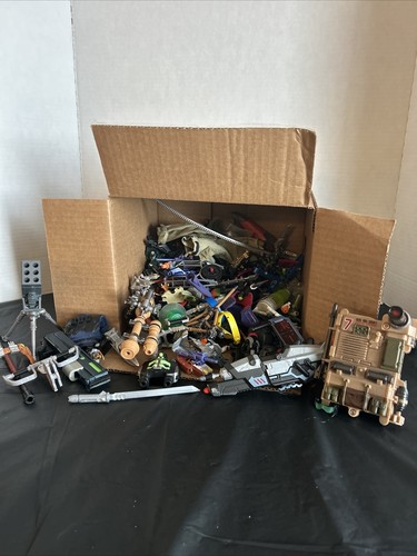 Gi Joe action figure Guns, Attachments, And Clothing Lot. - Afbeelding 1 van 4