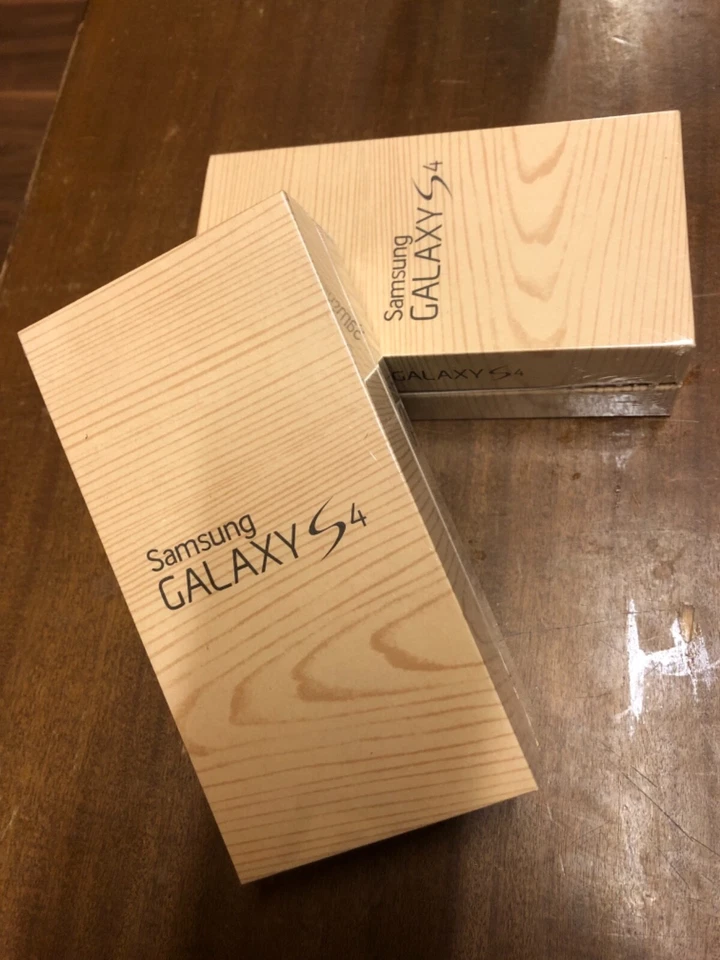 Boxed 3G Samsung Galaxy S4 16GB GT-I9500 Unlocked Android Smartphone UK Seller - Image 2 of 2