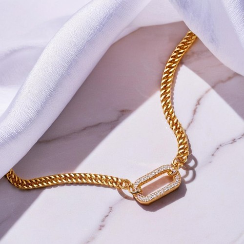 Cubic Zirconia Oval Necklace, Gold Cuban Link Chain, Fashion Design, Gift Idea - Picture 3 of 4