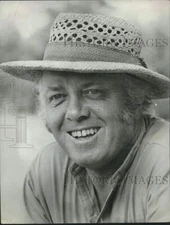 1977 Press Photo Closeup shot of Richard Attenborough - lrx20625