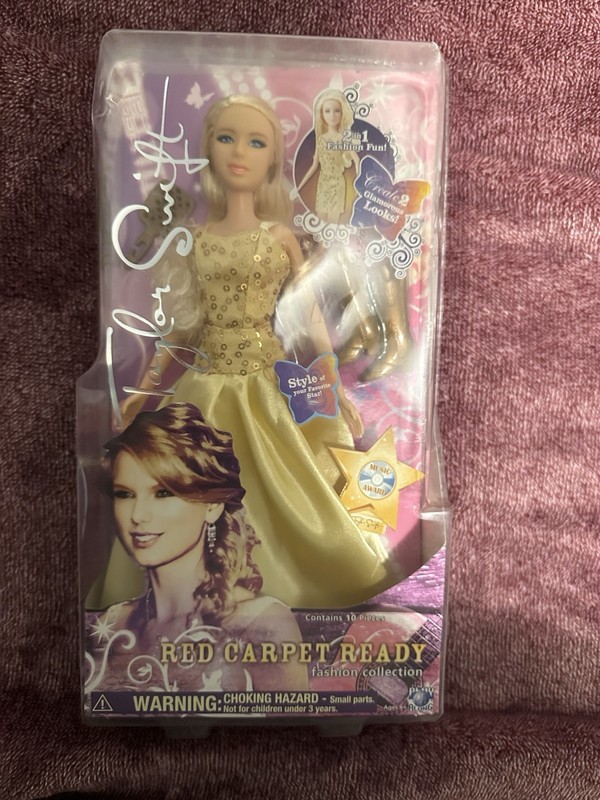 Red Carpet Ready Style Star 11in Blonde Wavy Fashion Doll 10pc Unopened