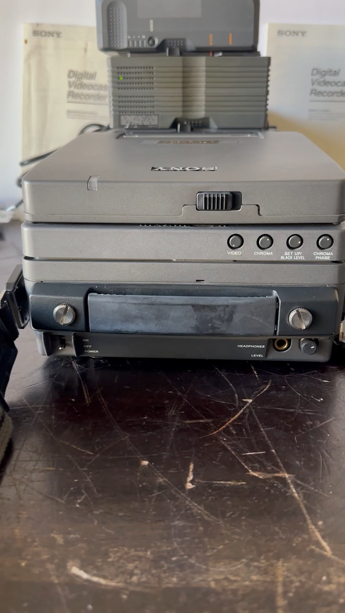 Sony DVCAM DSR-70 Portable Digital Videocassette Player Recorder