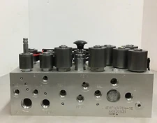 John Deere AKK20421 Valve Stack for CP690 or CS690  (mez)