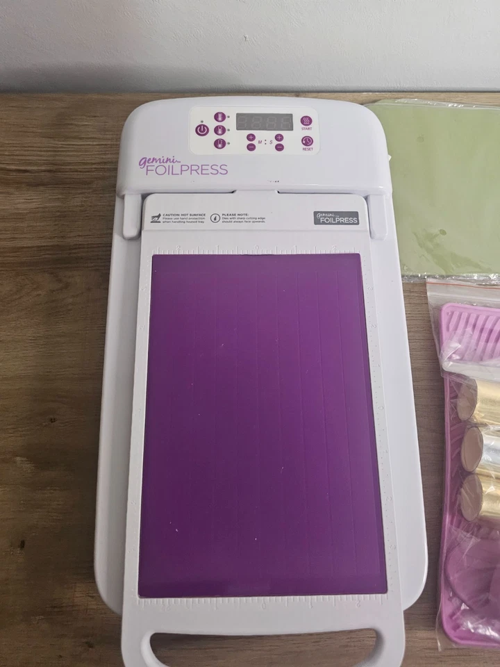 Máquina Gemini FoilPress LIGERAMENTE USADA - Muchos accesorios pero sin cable de alimentación Foto 2 de 4