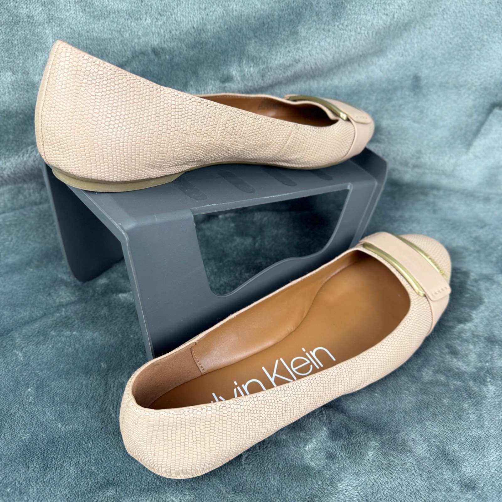 Calvin Klein Womens Ballet Flats Beige Gold Bar Detail Slip On Comfort thumbnail 8