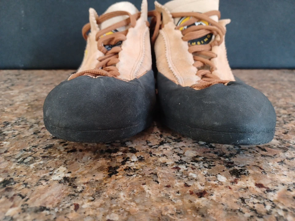 Zapatos de escalada La Sportiva Mythos para hombre talla 10,5 EE. UU., 44 UE Foto 2 de 4