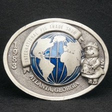 WD05136 COOL VINTAGE 1983 INTERNATIONAL PIG TRADE SHOW ARTWORK BELT BUCKLE
