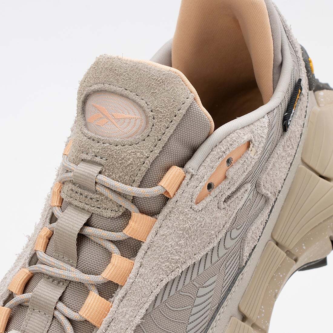 Reebok ZIG KINETICA 2.5 EDGE　100074669 Reebok Zig Kinetica 2.5 Edge Color Moon Stone 100074669 Sneaker