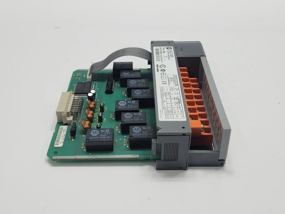 ALLEN-BRADELY 1746-OX8 SLC 500 MÓDULO DE SALIDA DIGITAL DE 8 PUNTOS SER A Foto 4 de 4